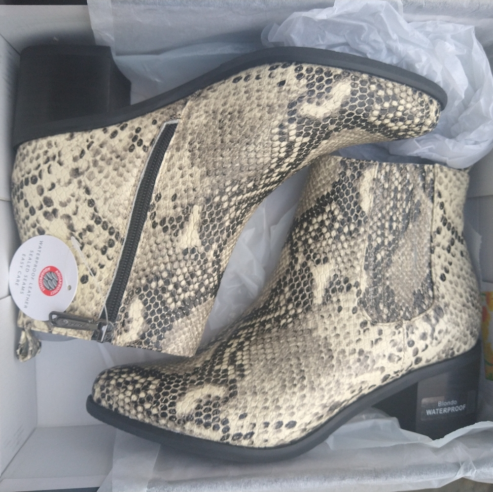 Blondo Elvina Waterproof Leather Snake Print Booties - Picture 4 of 8